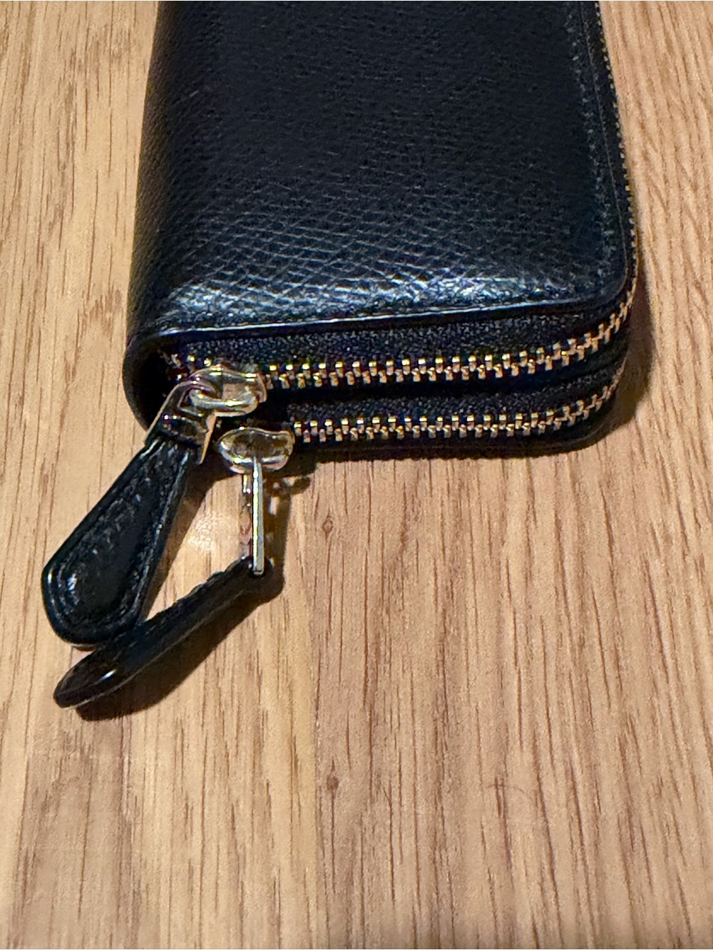 COACH Black Pebbled Leather Zip Card Case with Gold Logo - Picture 3 of 4